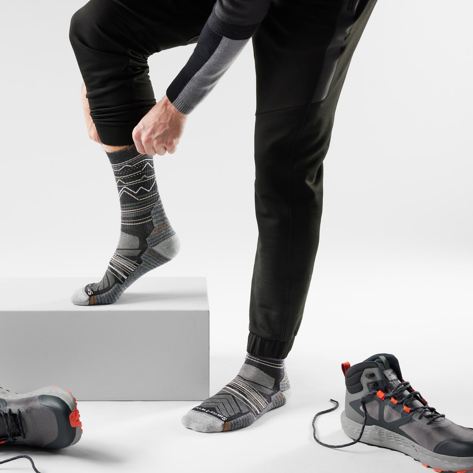 Hike Mountain Range Crew Socks Charcoal-Light Gray - ver - 2