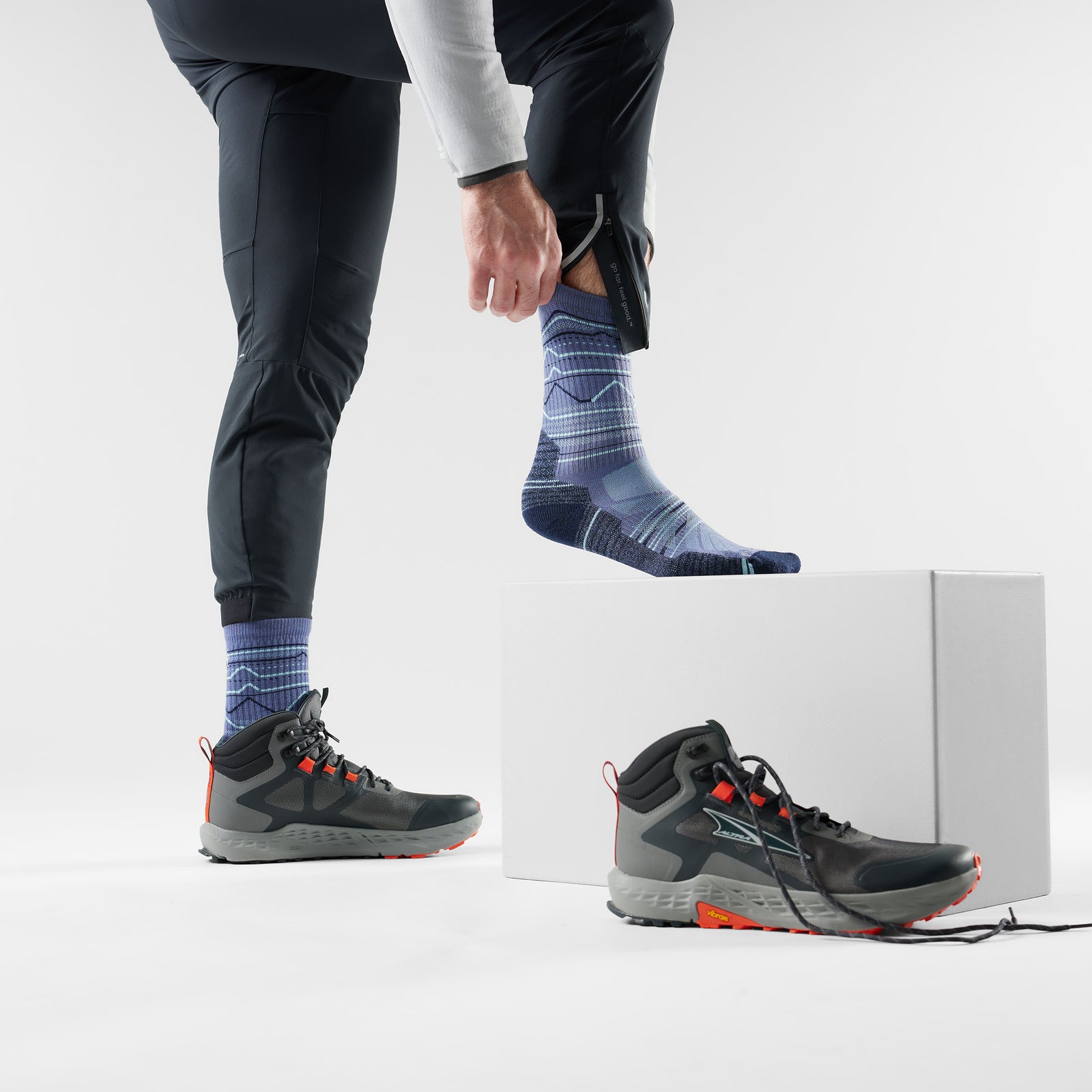 Hike Mountain Range Crew Socks Nightfall Blue - ver - 2