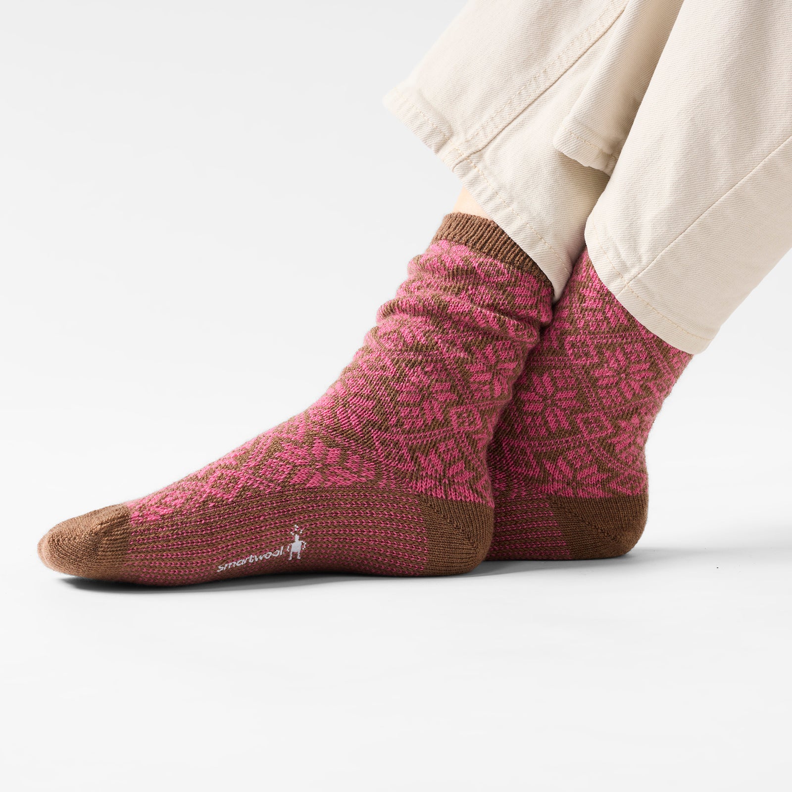 Women's Everyday Cozy Traditional Snowflake Crew Socks Garden Pink - ver - 2