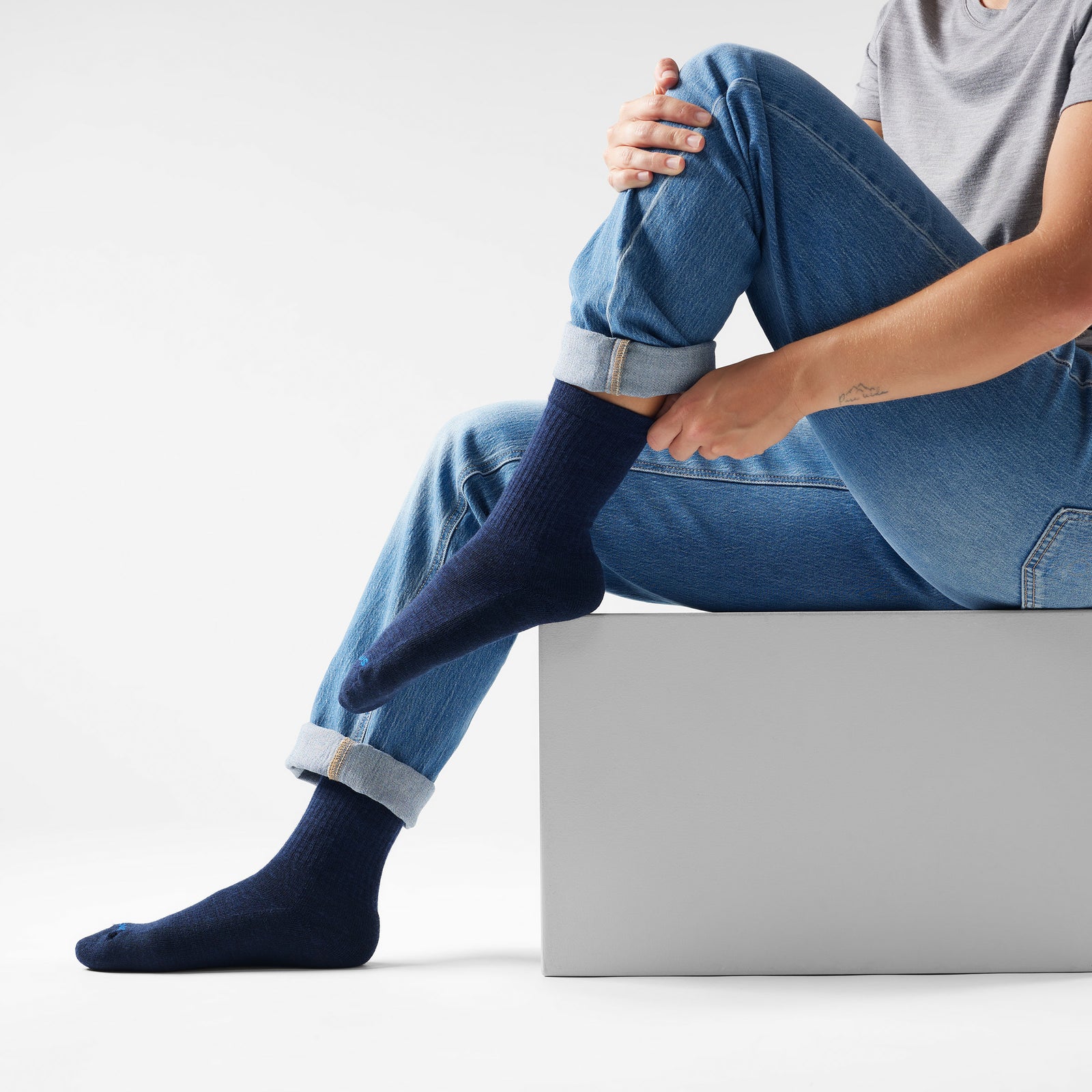 Everyday Solid Rib Crew Socks Medium Gray - ver - 2