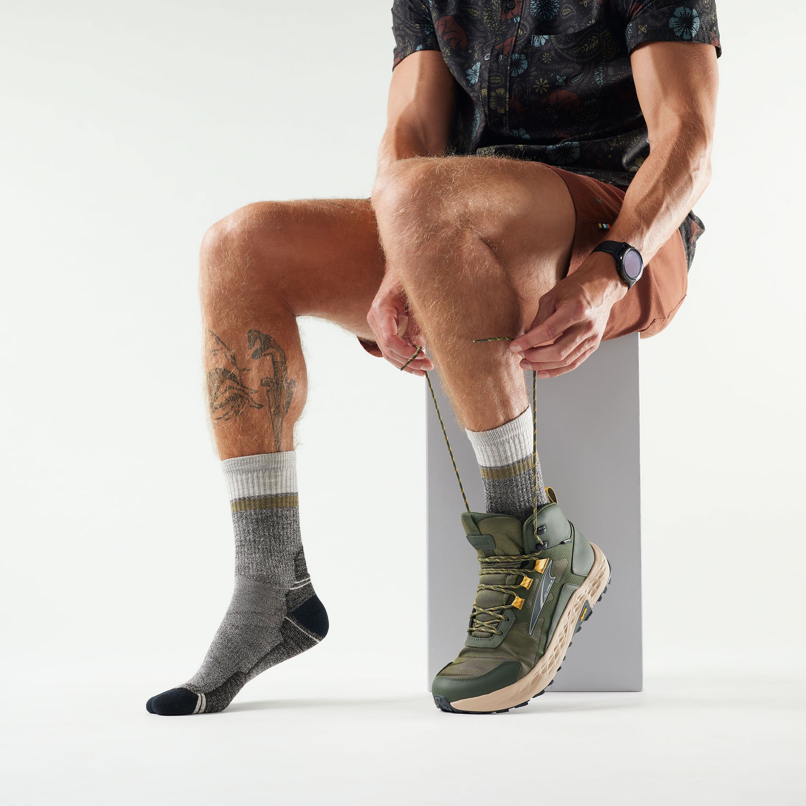 Hike Winding Trail Crew Socks Light Gray-Ash - ver - 2