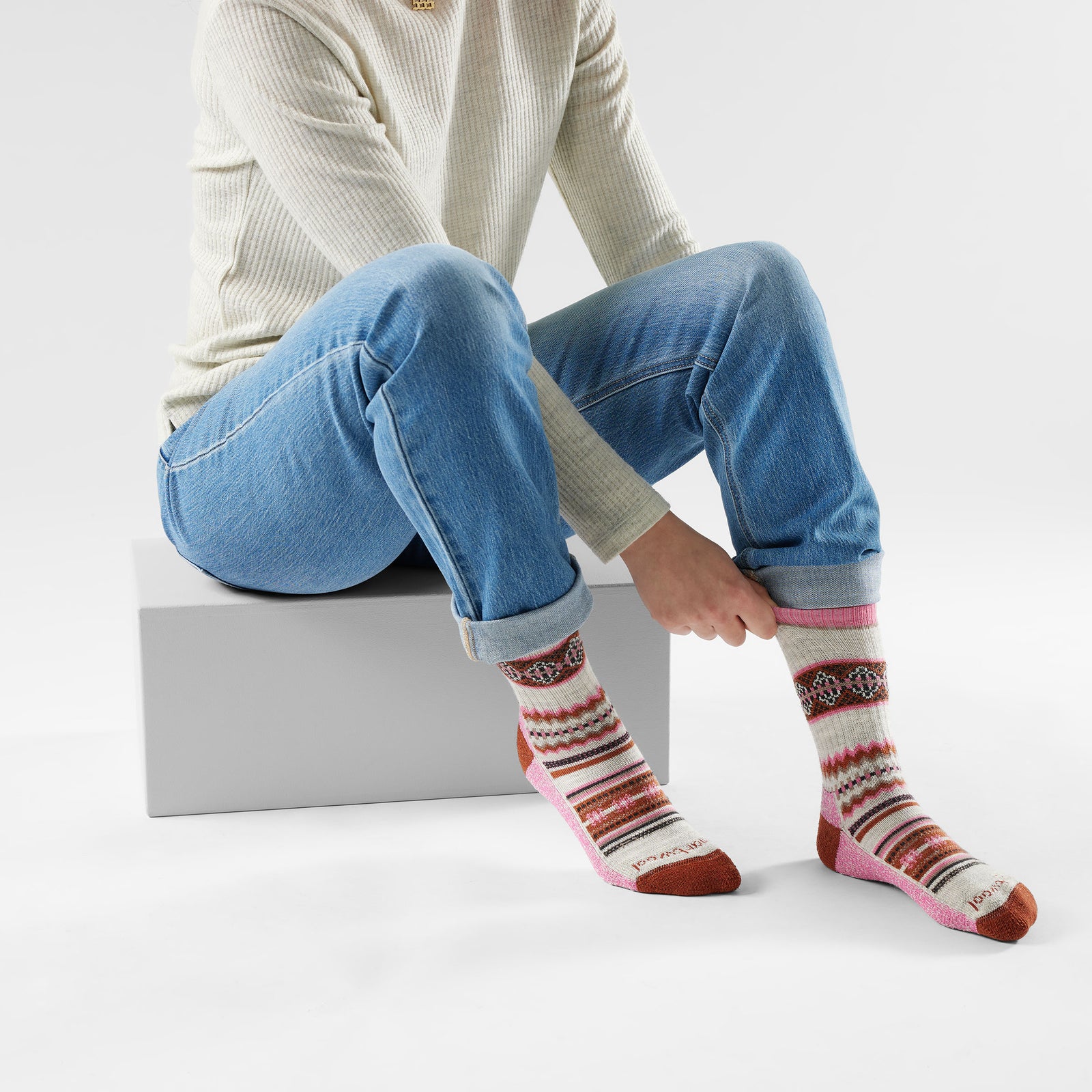 Women's Everyday Cozy Snowed In Sweater Crew Socks Garden Pink - ver - 2