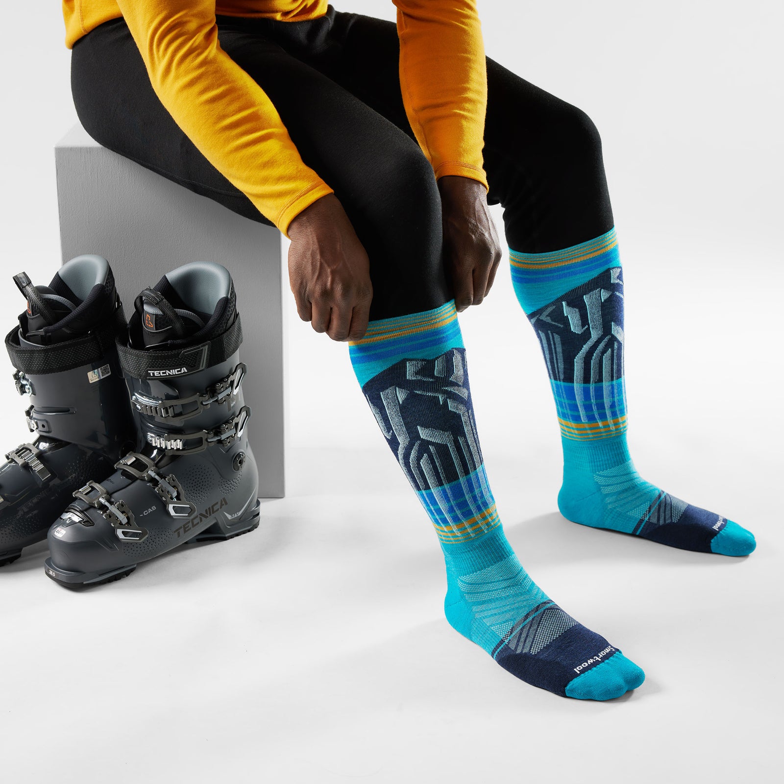 salomon divine ski socks Darn Tough Women's Function X Over-the-Calf Midweight M mapped mesh zones help keep things breathable Slope ski sock - Dahlgren