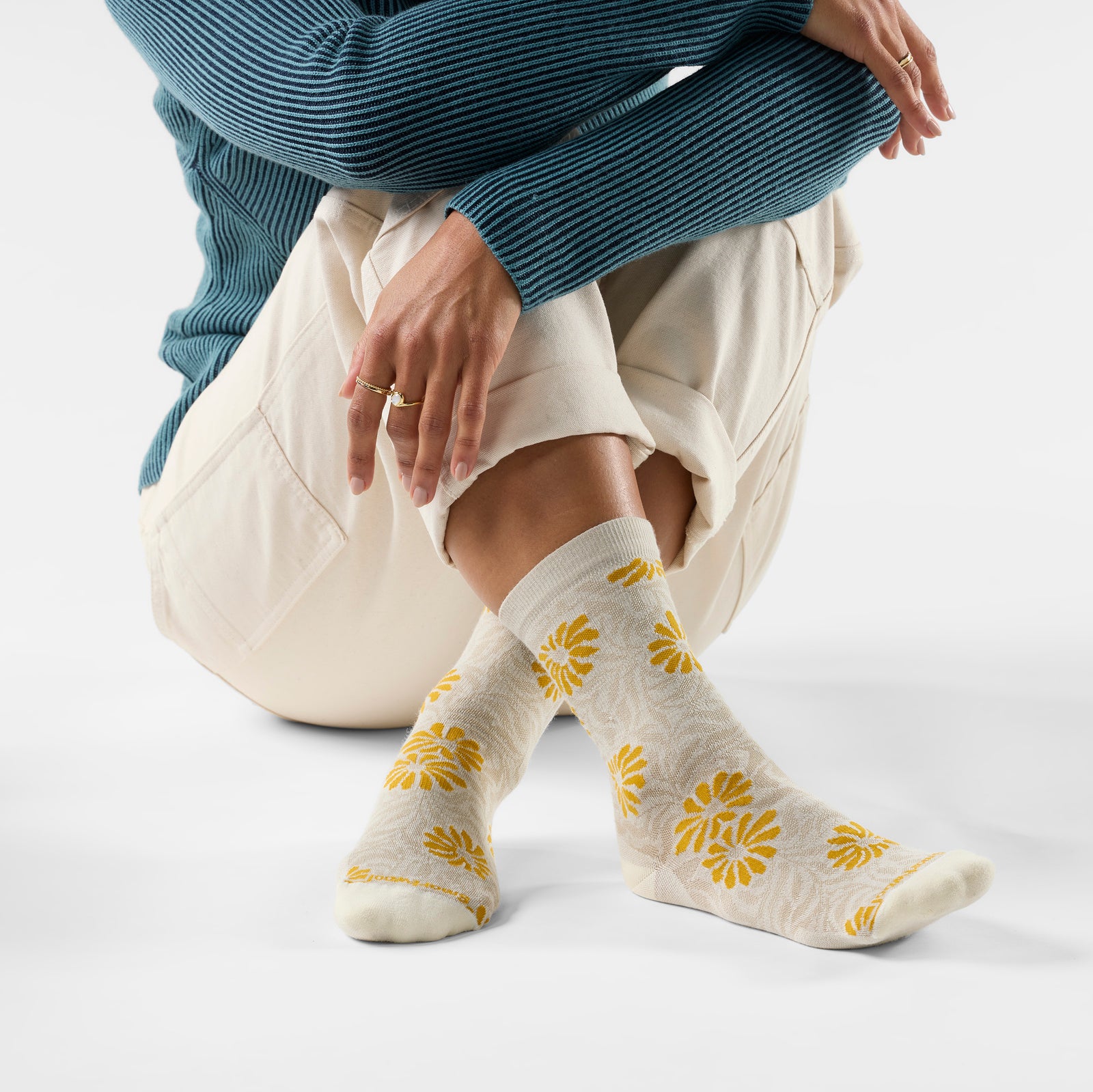 Women's Everyday Floral Crew Socks Natural - ver - 2