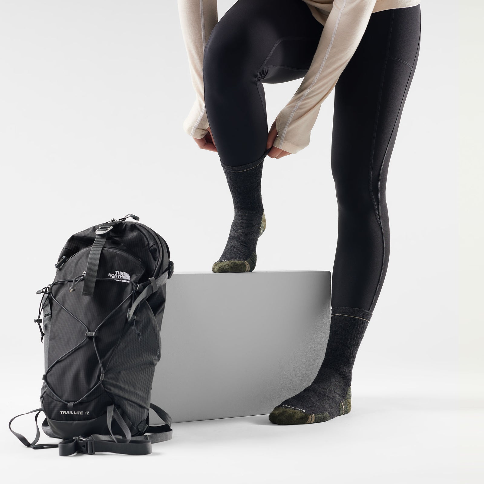 Hike Mid Crew Socks Light Gray - ver - 2