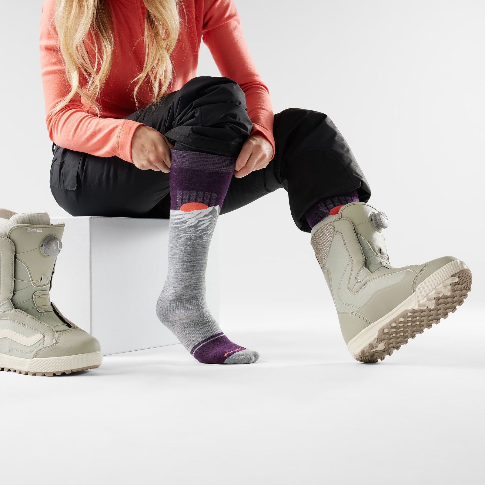 Women's Snowboard Valley Sunset Over The Calf Socks Light Gray - ver - 2