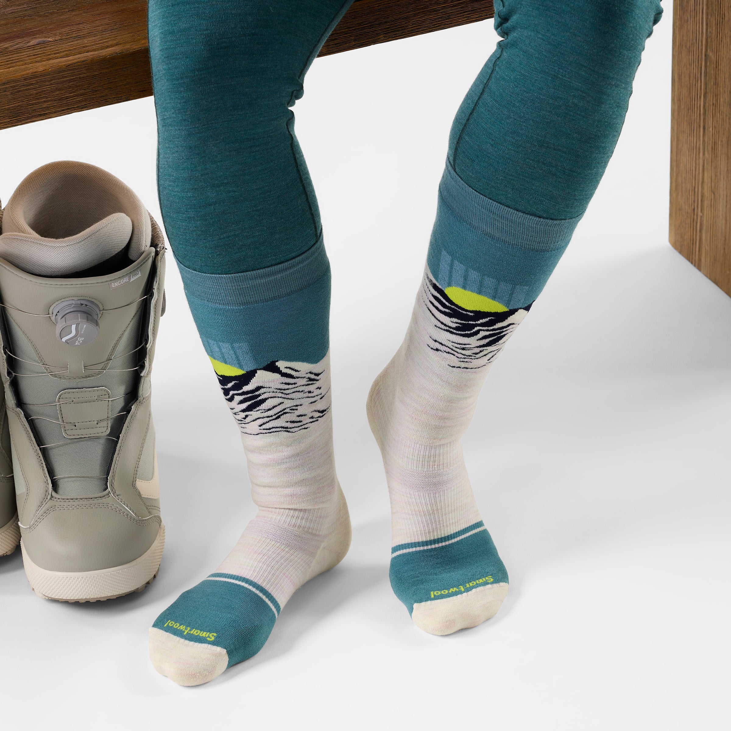 Women's Snowboard Valley Sunset Over The Calf Socks Honey Gold