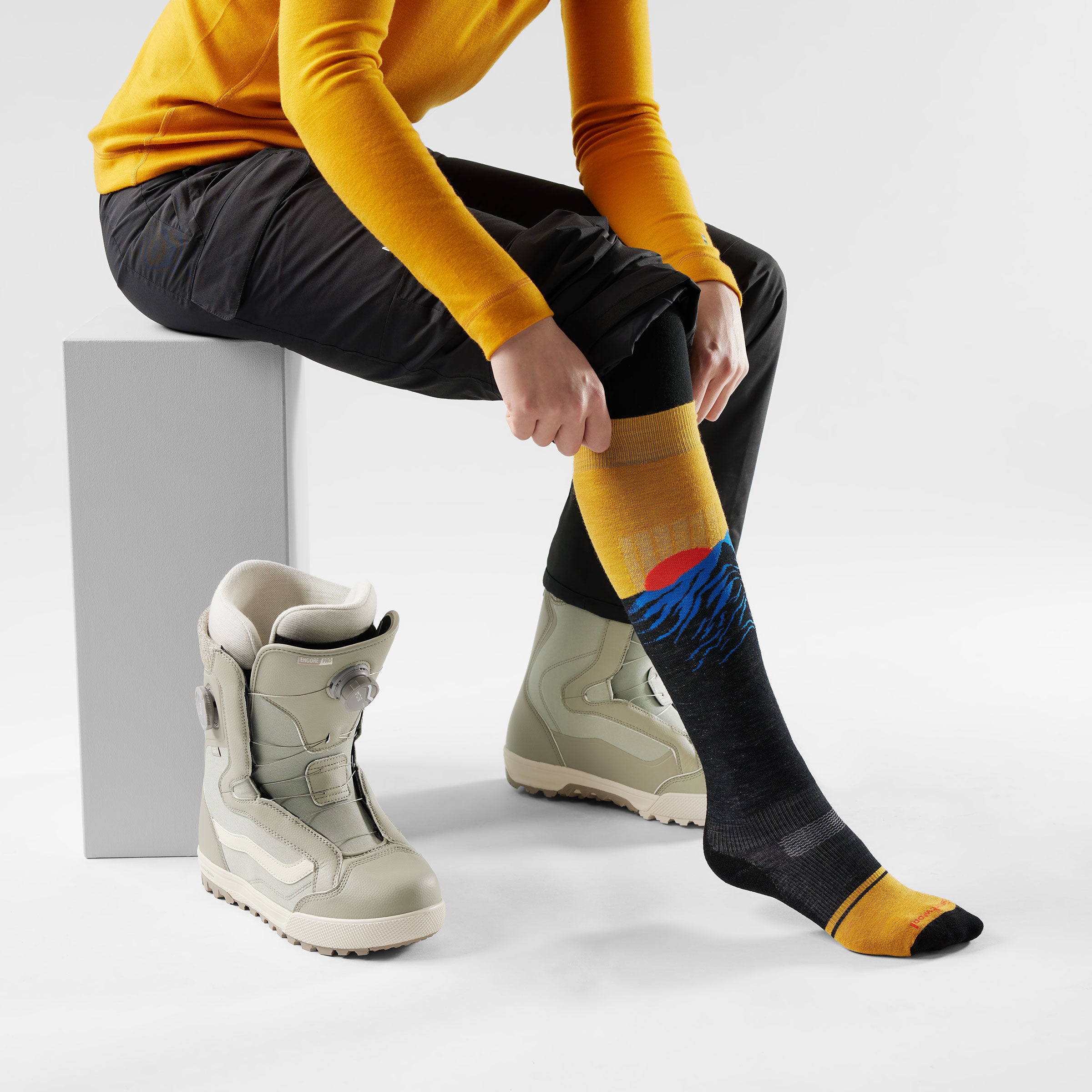 Women's Snowboard Valley Sunset Over The Calf Socks Honey Gold