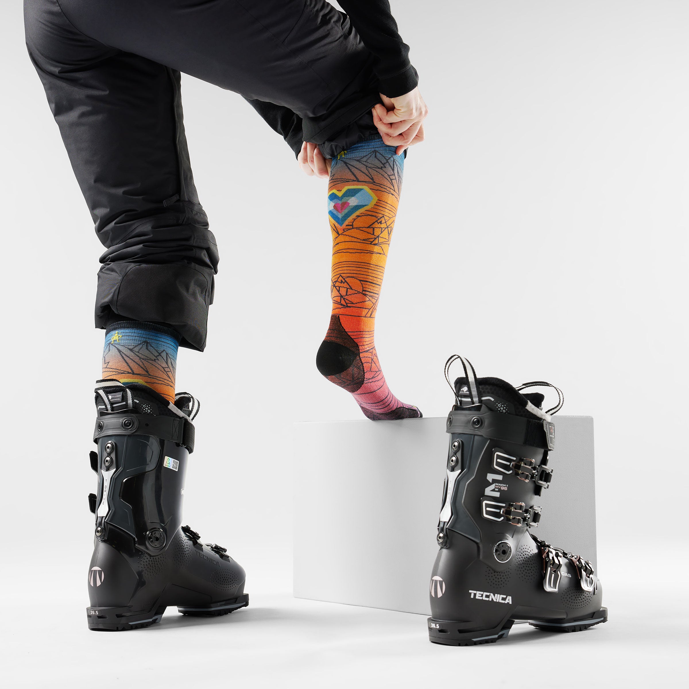 Ski Geo Peaks Print Over The Calf Socks - Orange Rust
