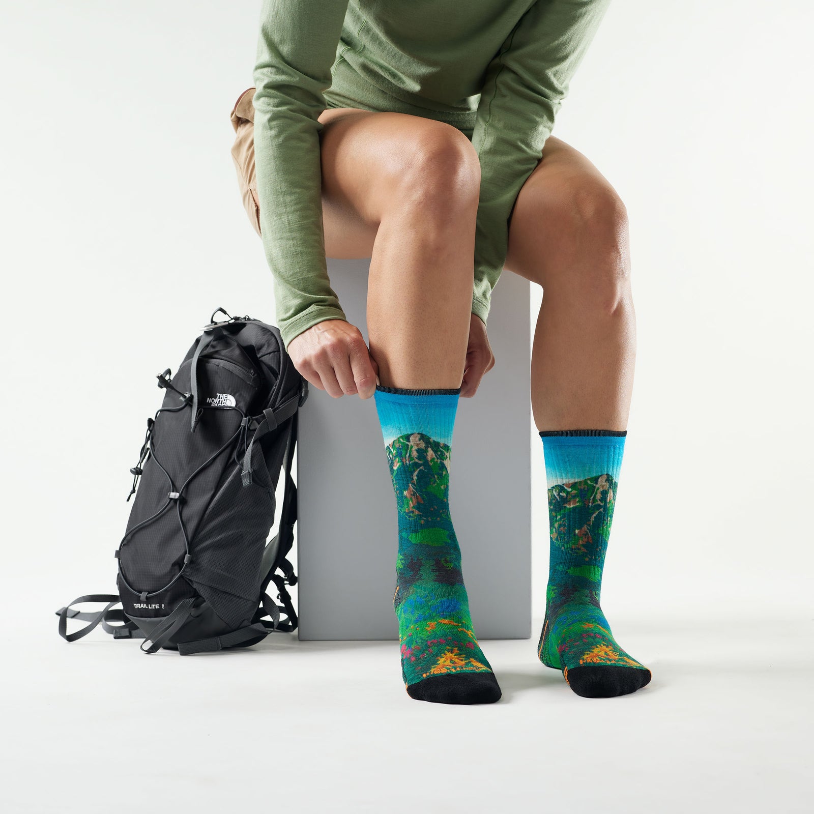 Women’s Hike Mountain Lake Print Crew Socks Capri - ver - 2