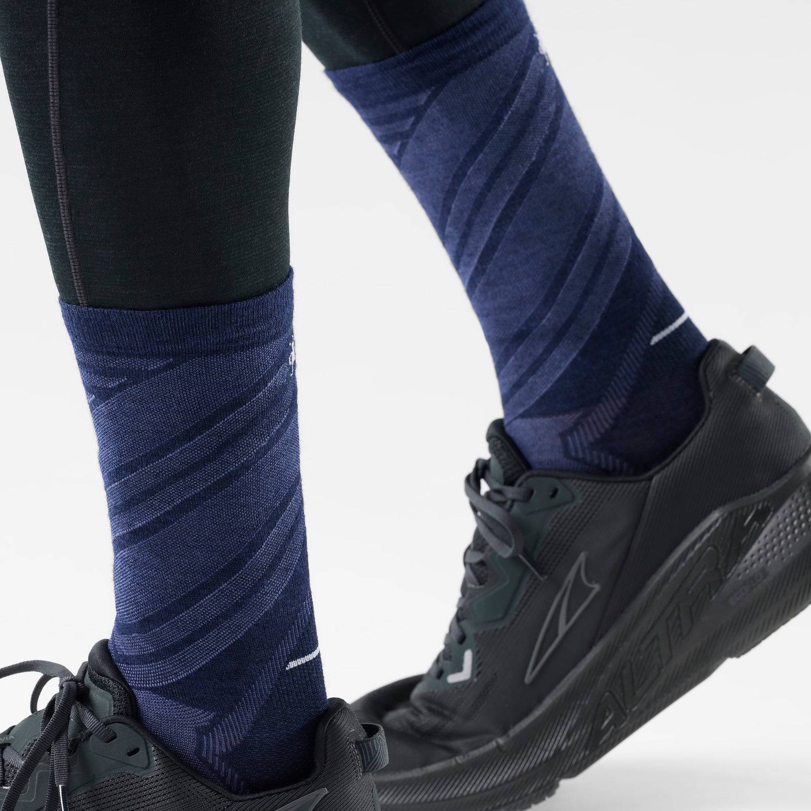 Run Pattern Crew Socks White - ver - 2