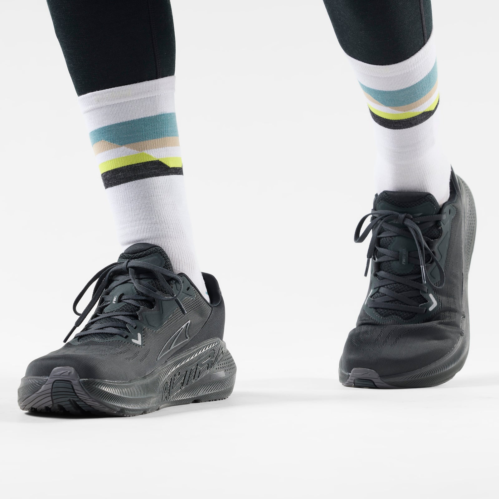 Run Cold Weather Horizons Crew Socks White - ver - 8