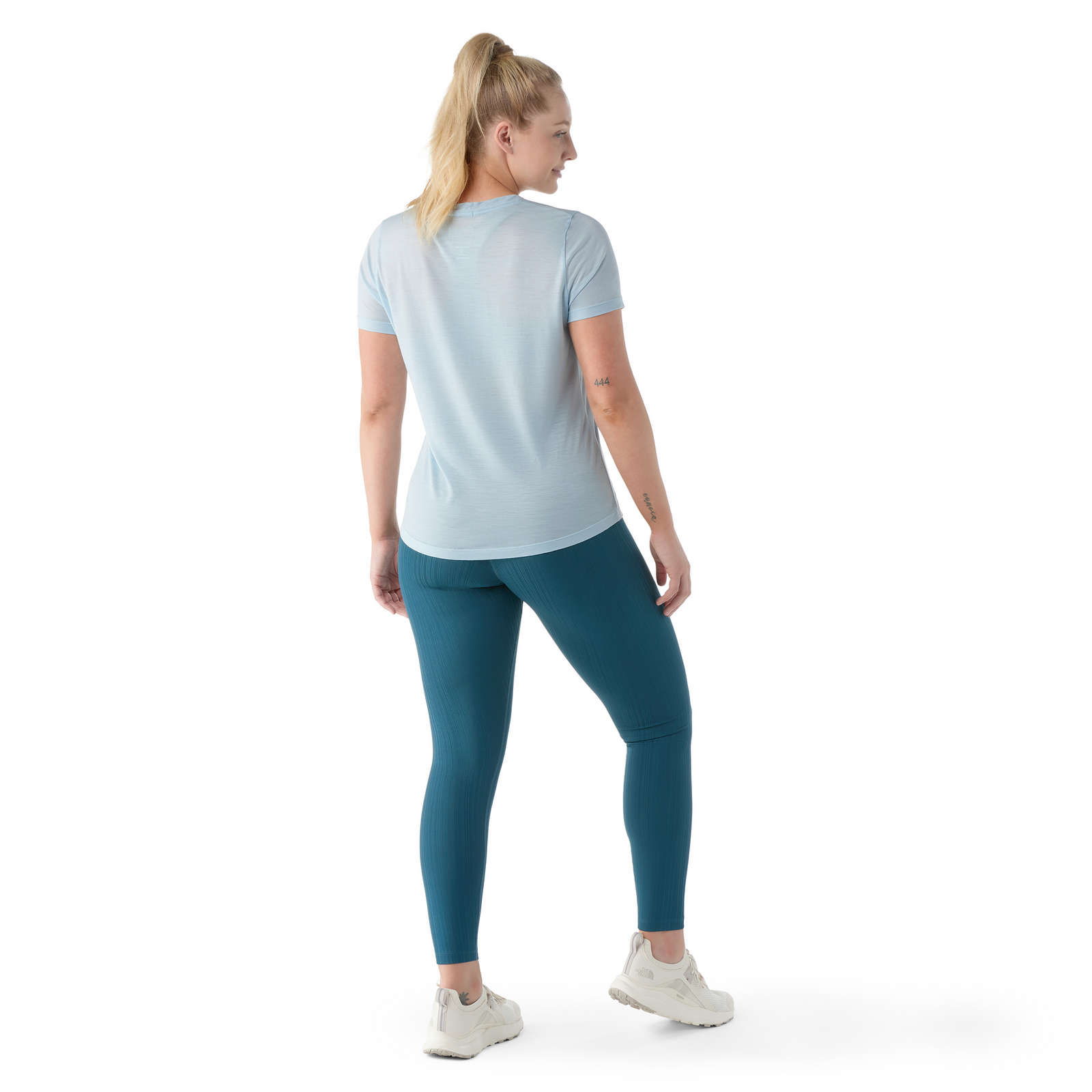 T-shirt de sport Ultralite à encolure en V pour femmes  - voir - 2